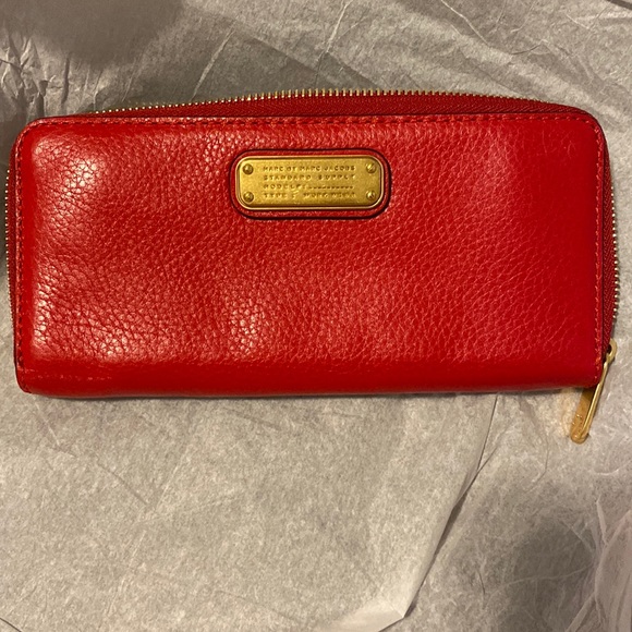 NWOT Marc by Marc Jacobs Zip Around Wallet - Picture 1 of 4